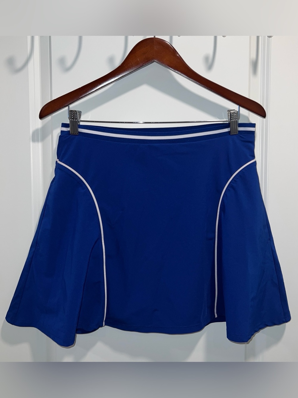 Under Armour Women’s Blue Athletic Golf Skort with White Piping Size M